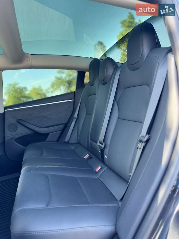 Седан Tesla Model 3 2024 в Дніпрі