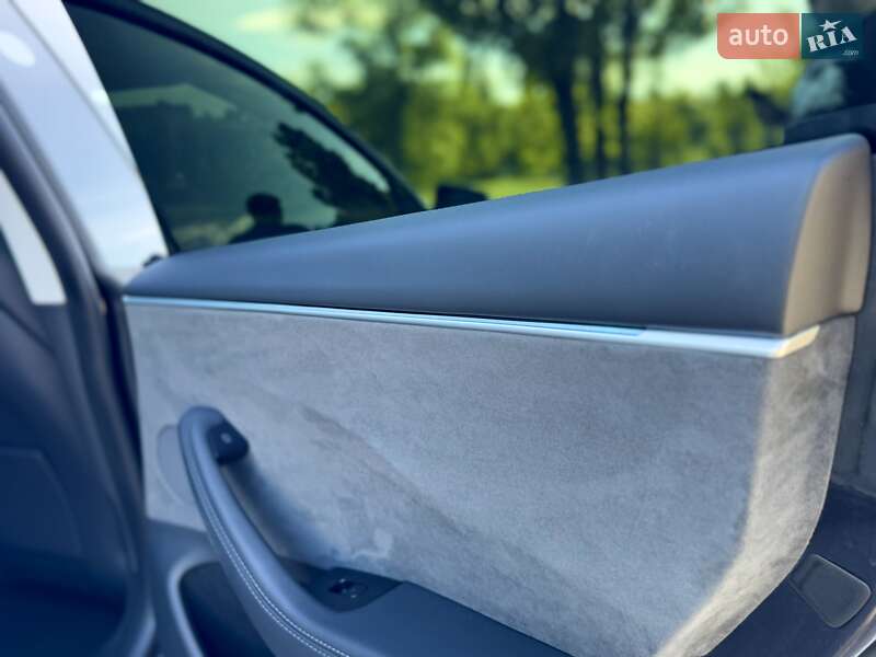 Седан Tesla Model 3 2024 в Дніпрі
