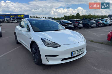 Седан Tesla Model 3 2020 в Бучі