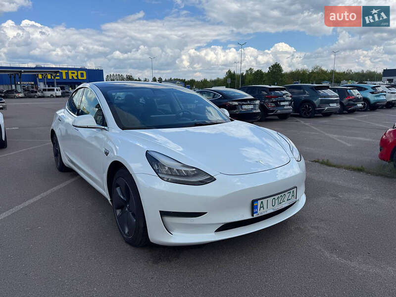 Седан Tesla Model 3 2020 в 