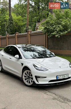 Седан Tesla Model 3 2022 в Чернигове