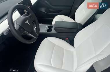 Седан Tesla Model 3 2022 в 