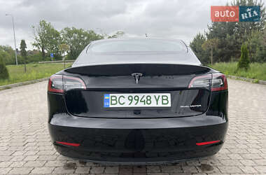 Седан Tesla Model 3 2022 в 