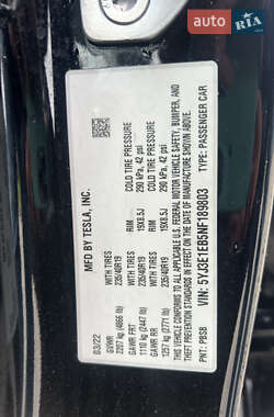 Седан Tesla Model 3 2022 в 