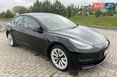 Седан Tesla Model 3 2022 в 
