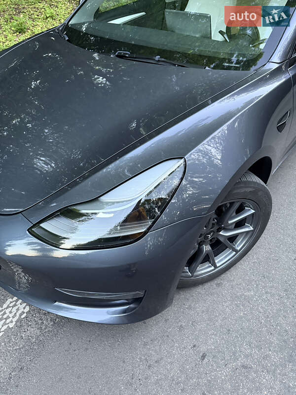 Седан Tesla Model 3 2023 в Полтаві