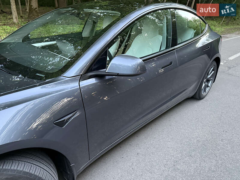 Седан Tesla Model 3 2023 в Полтаві