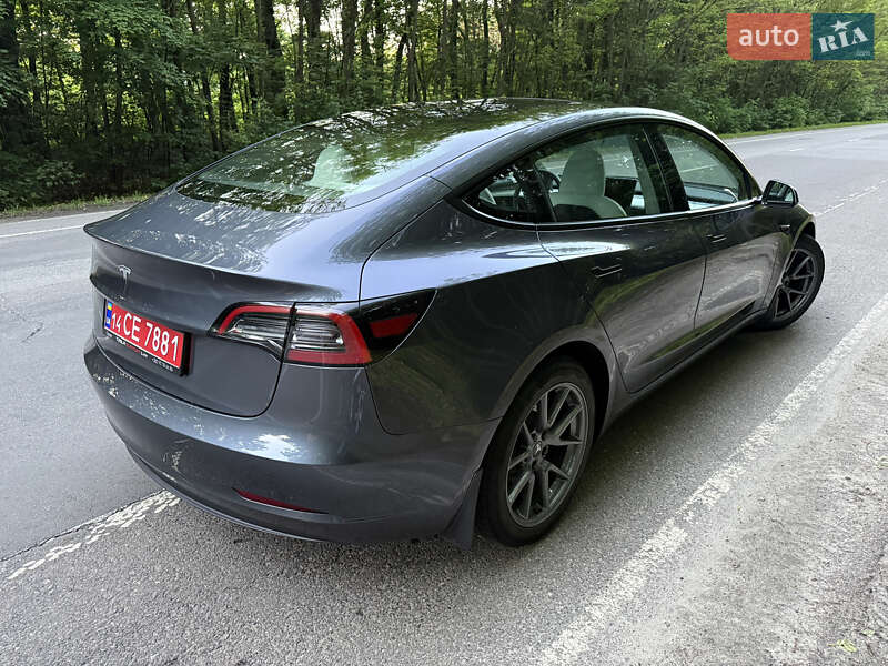 Седан Tesla Model 3 2023 в Полтаві