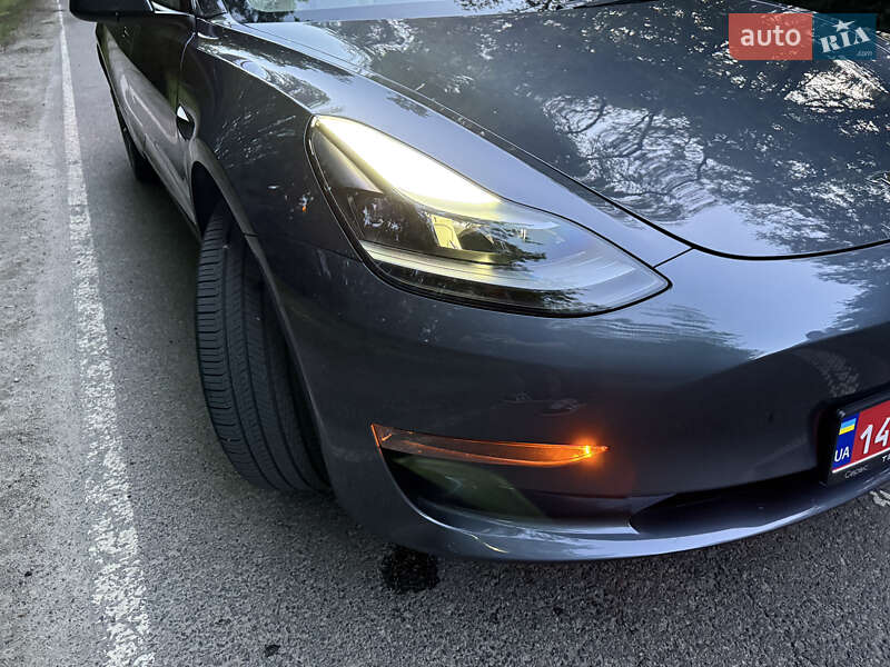 Седан Tesla Model 3 2023 в Полтаві