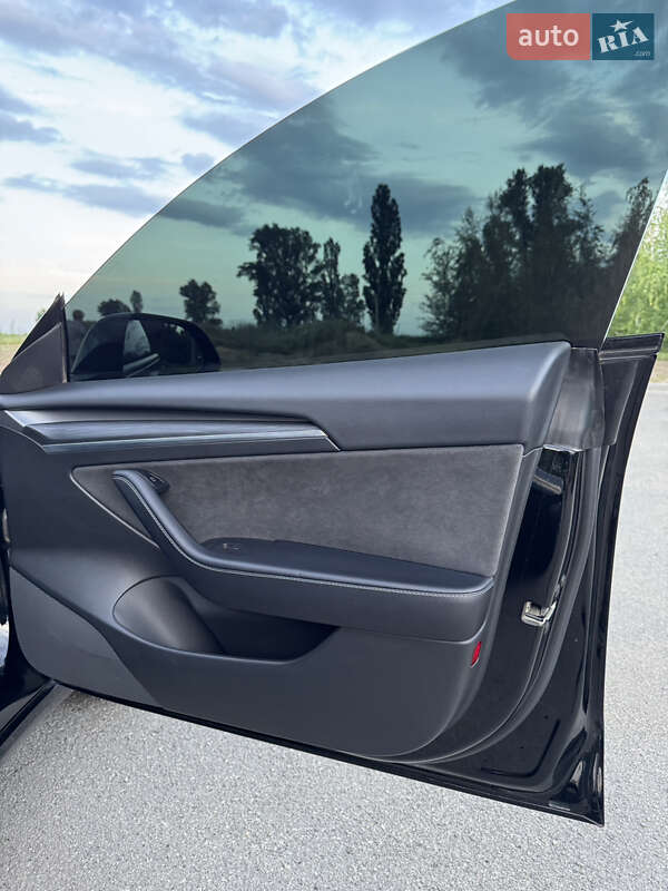 Седан Tesla Model 3 2021 в Днепре