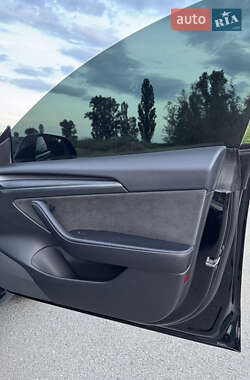 Седан Tesla Model 3 2021 в 