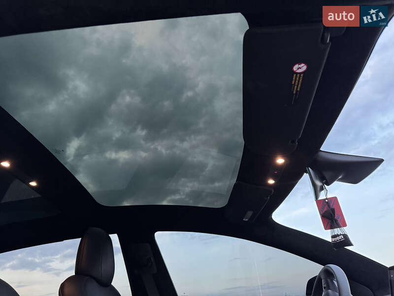 Седан Tesla Model 3 2021 в Днепре