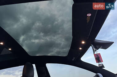 Седан Tesla Model 3 2021 в 