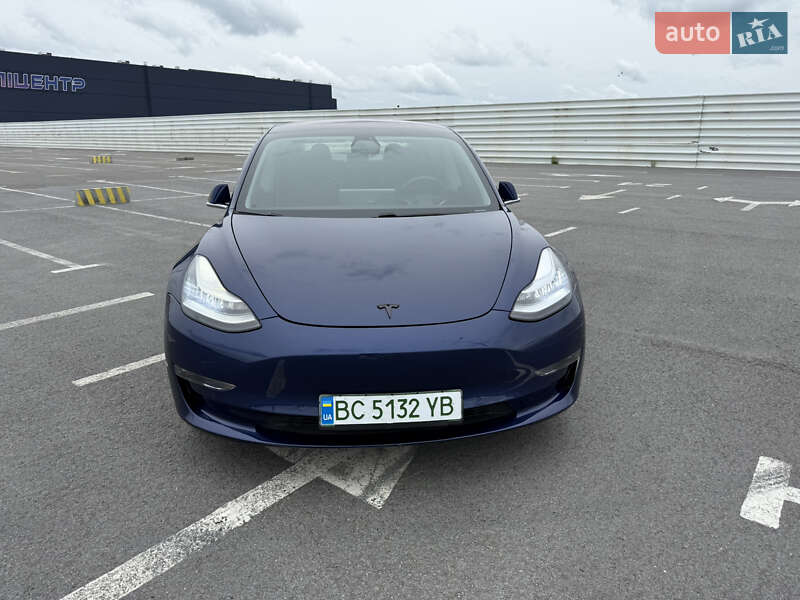 Седан Tesla Model 3 2018 в Львове