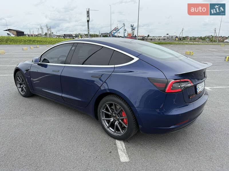 Седан Tesla Model 3 2018 в Львове