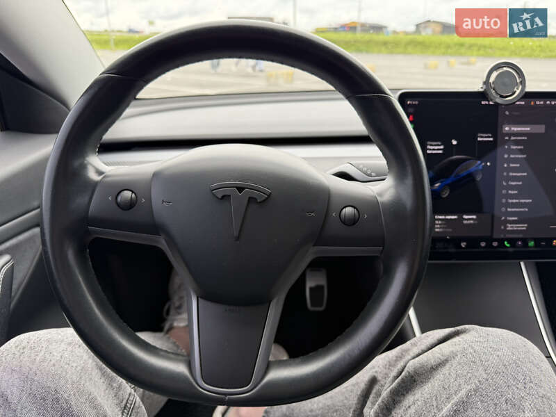 Седан Tesla Model 3 2018 в Львове