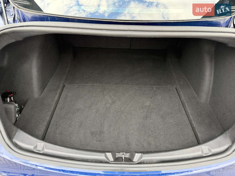 Седан Tesla Model 3 2018 в Львове