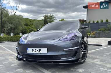 Седан Tesla Model 3 2020 в 