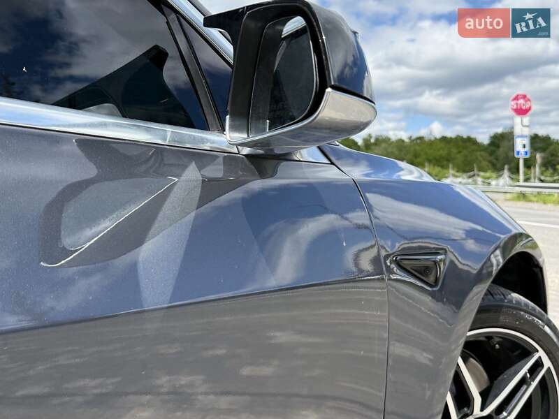 Седан Tesla Model 3 2020 в Ужгороді
