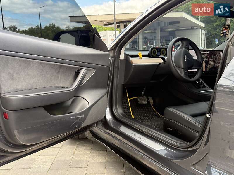 Седан Tesla Model 3 2020 в Ужгороді
