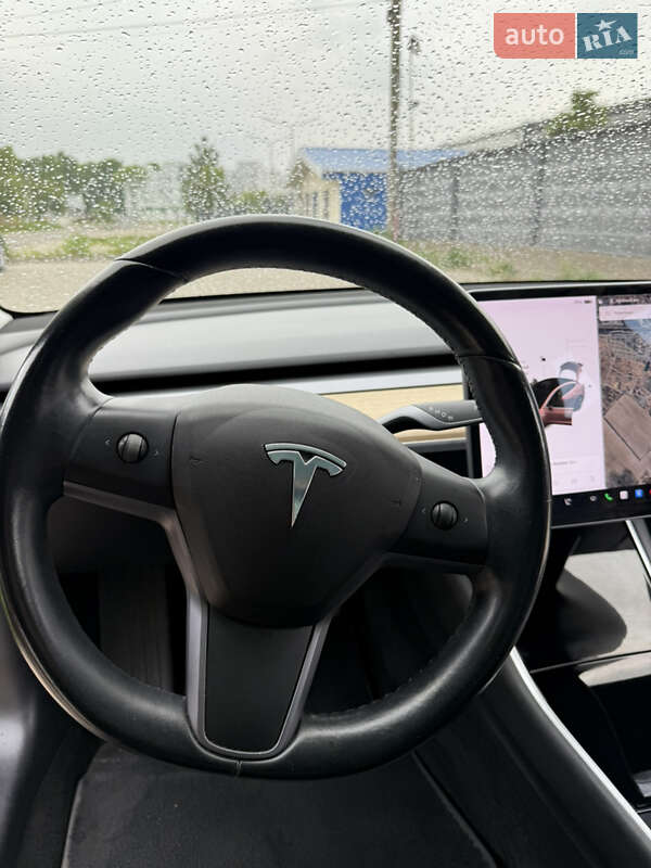 Седан Tesla Model 3 2019 в Киеве