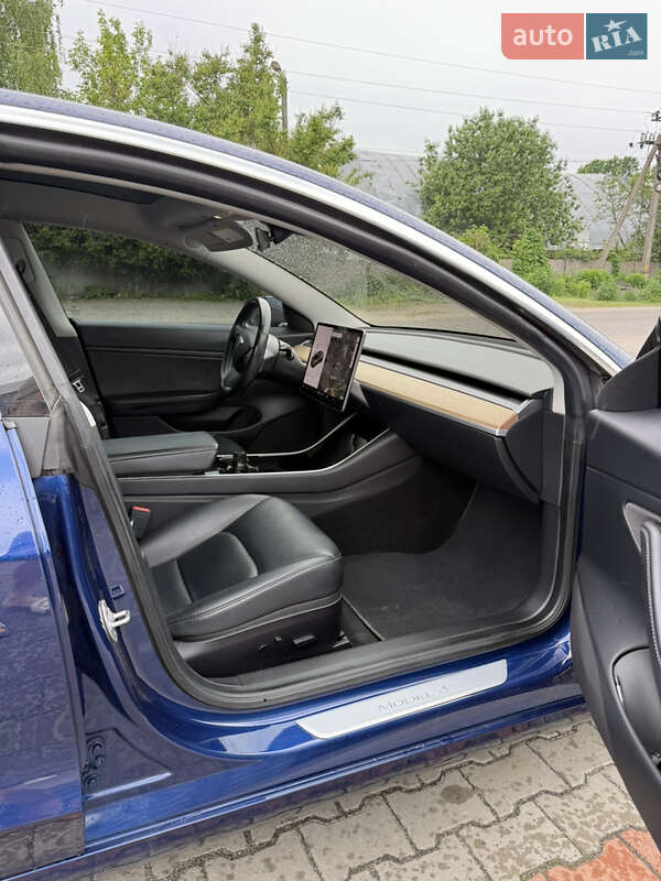 Седан Tesla Model 3 2019 в Киеве