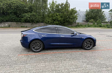 Седан Tesla Model 3 2019 в 