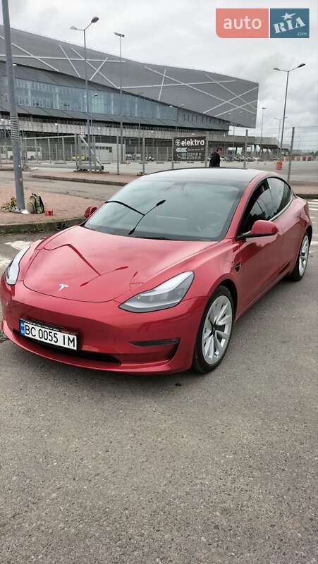 Седан Tesla Model 3 2022 в Львове
