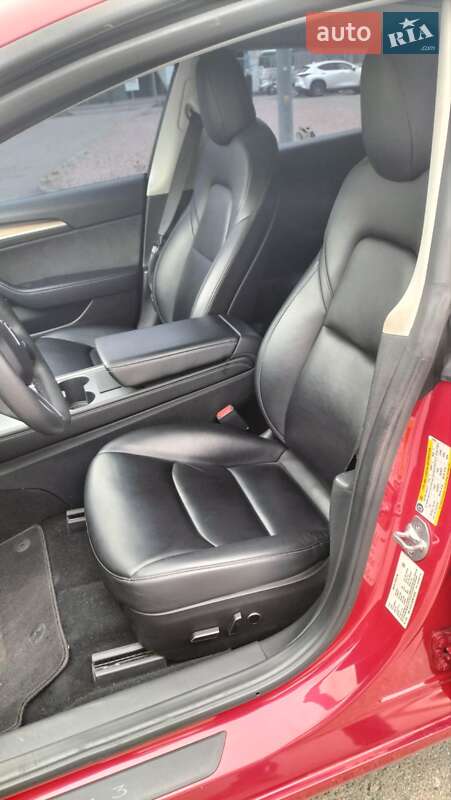 Седан Tesla Model 3 2022 в Львове