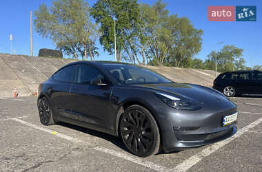 Седан Tesla Model 3 2023 в 