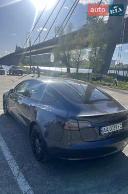 Седан Tesla Model 3 2023 в 
