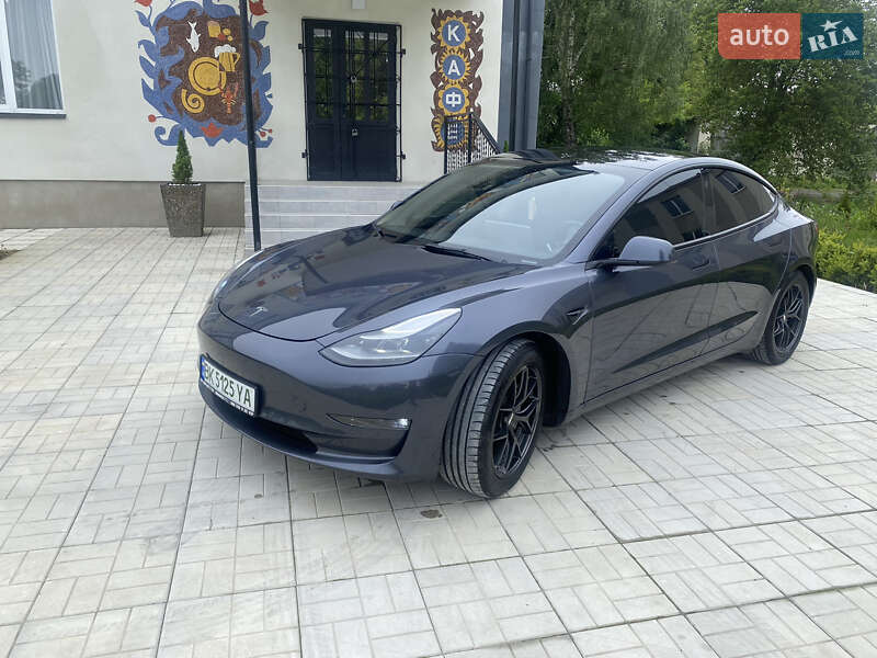 Tesla Model 3 2022