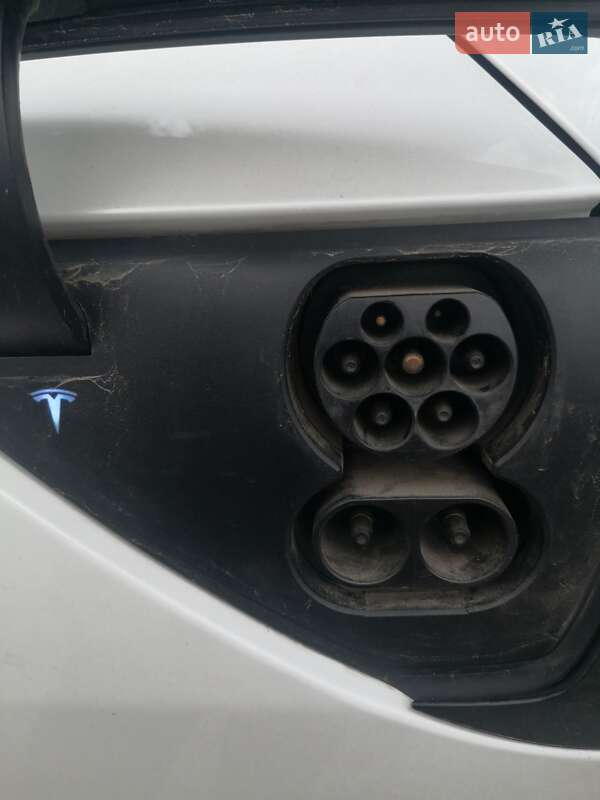 Седан Tesla Model 3 2019 в Львове