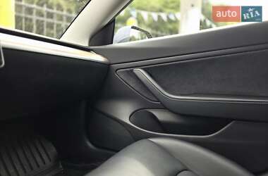 Седан Tesla Model 3 2020 в 