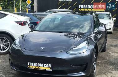 Седан Tesla Model 3 2020 в 