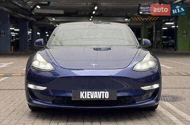 Седан Tesla Model 3 2021 в 