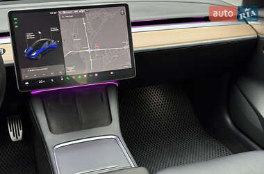 Седан Tesla Model 3 2021 в 