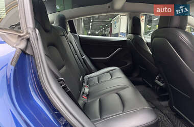 Седан Tesla Model 3 2021 в 