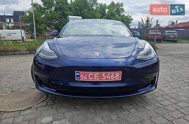 Седан Tesla Model 3 2022 в 