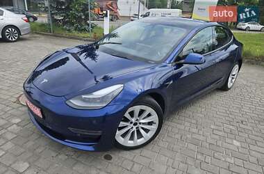 Седан Tesla Model 3 2022 в 