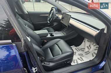 Седан Tesla Model 3 2022 в 