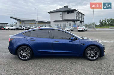Седан Tesla Model 3 2021 в 