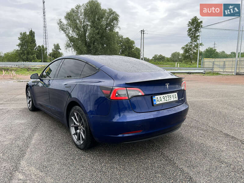 Седан Tesla Model 3 2021 в Києві