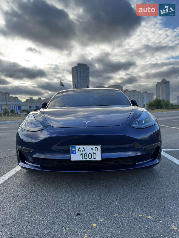 Седан Tesla Model 3 2022 в Киеве