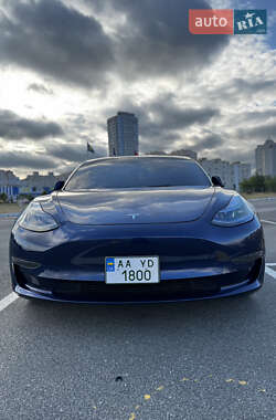 Седан Tesla Model 3 2022 в 