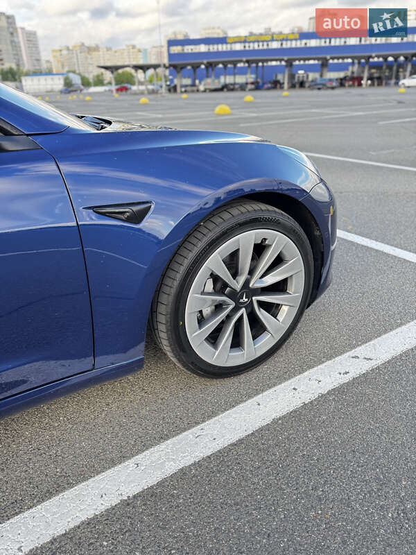 Седан Tesla Model 3 2022 в Киеве