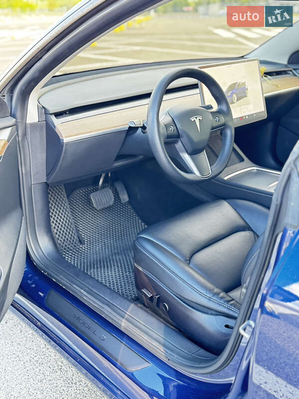 Седан Tesla Model 3 2022 в Киеве