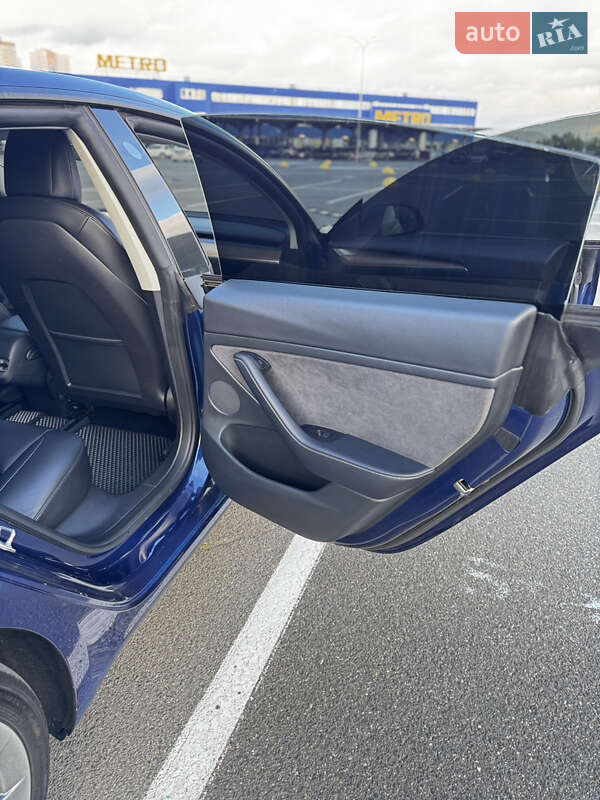 Седан Tesla Model 3 2022 в Киеве