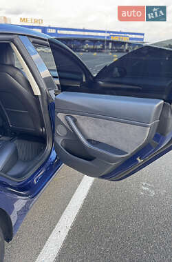 Седан Tesla Model 3 2022 в 