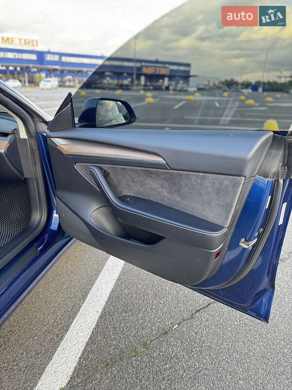 Седан Tesla Model 3 2022 в Киеве